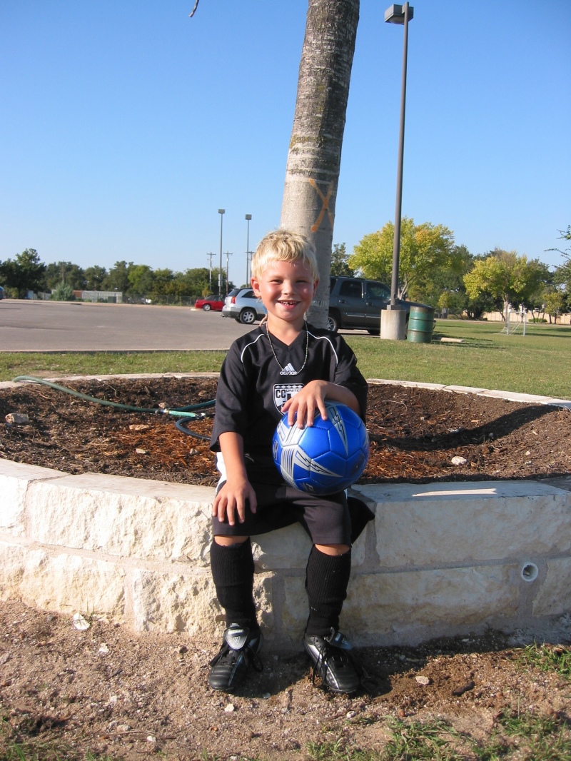 2005/10 October/Soccer Pics/800x600_IMG_2381.JPG